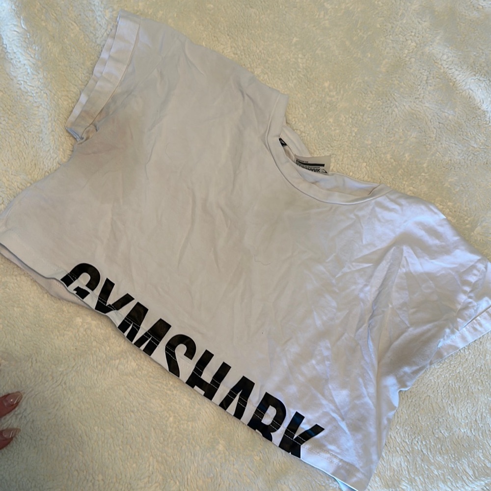 GYMSHARK white crop tee